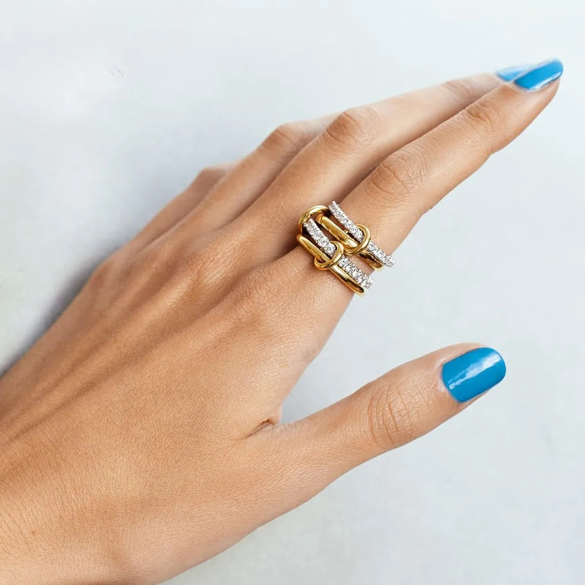A Four-Ring Interlocking Ring With A Personalized Design Ins Style Suitable For Daily Wear And A Birthday Gift For Friends